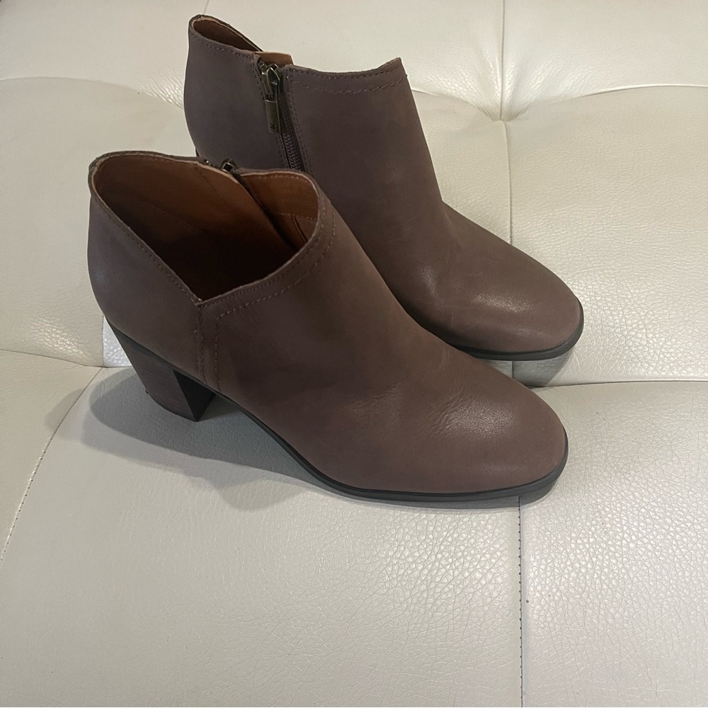 Lucky Brand women’s booties Panally block heel brown size 8